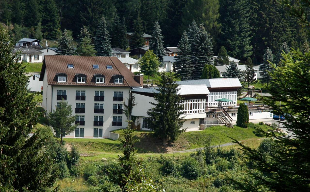 Waldhotel Feldbachtal ノイウハウス・アム・レンヴェーク エクステリア 写真