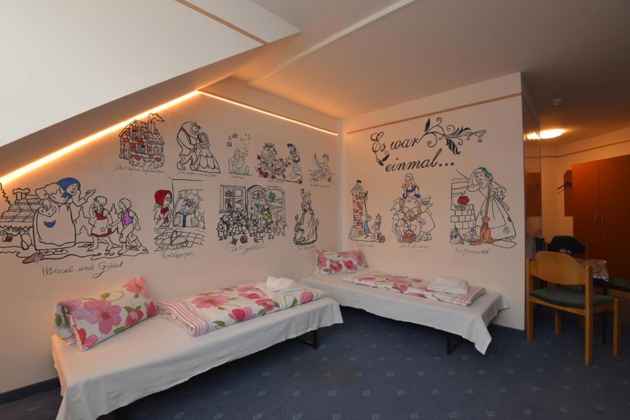 Waldhotel Feldbachtal ノイウハウス・アム・レンヴェーク エクステリア 写真