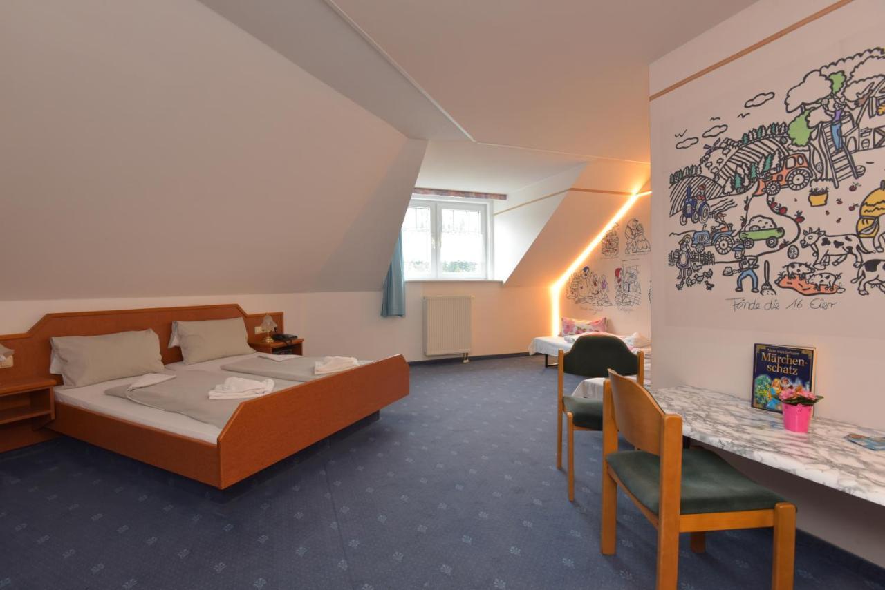 Waldhotel Feldbachtal ノイウハウス・アム・レンヴェーク エクステリア 写真