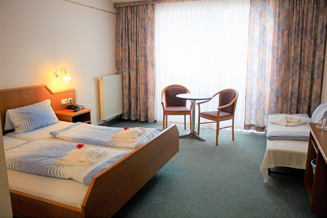 Waldhotel Feldbachtal ノイウハウス・アム・レンヴェーク エクステリア 写真
