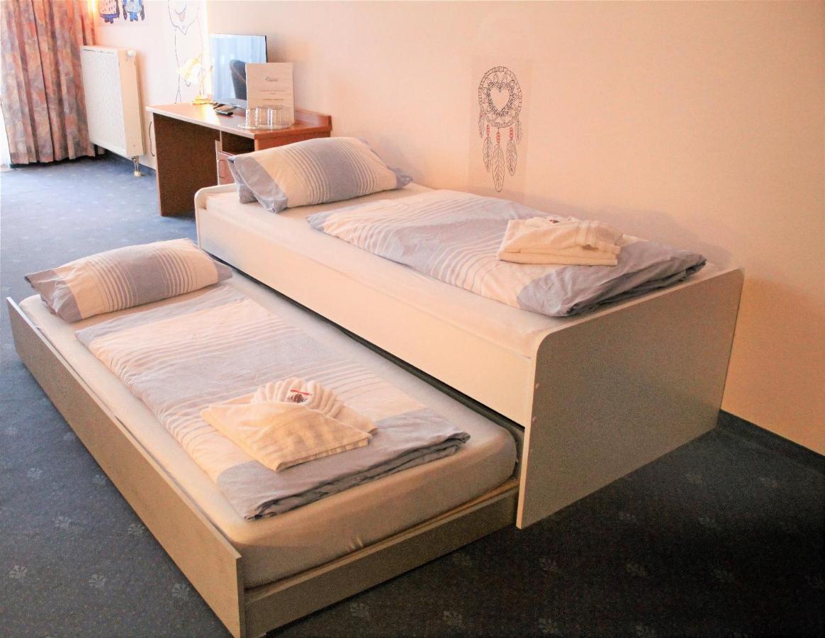 Waldhotel Feldbachtal ノイウハウス・アム・レンヴェーク エクステリア 写真