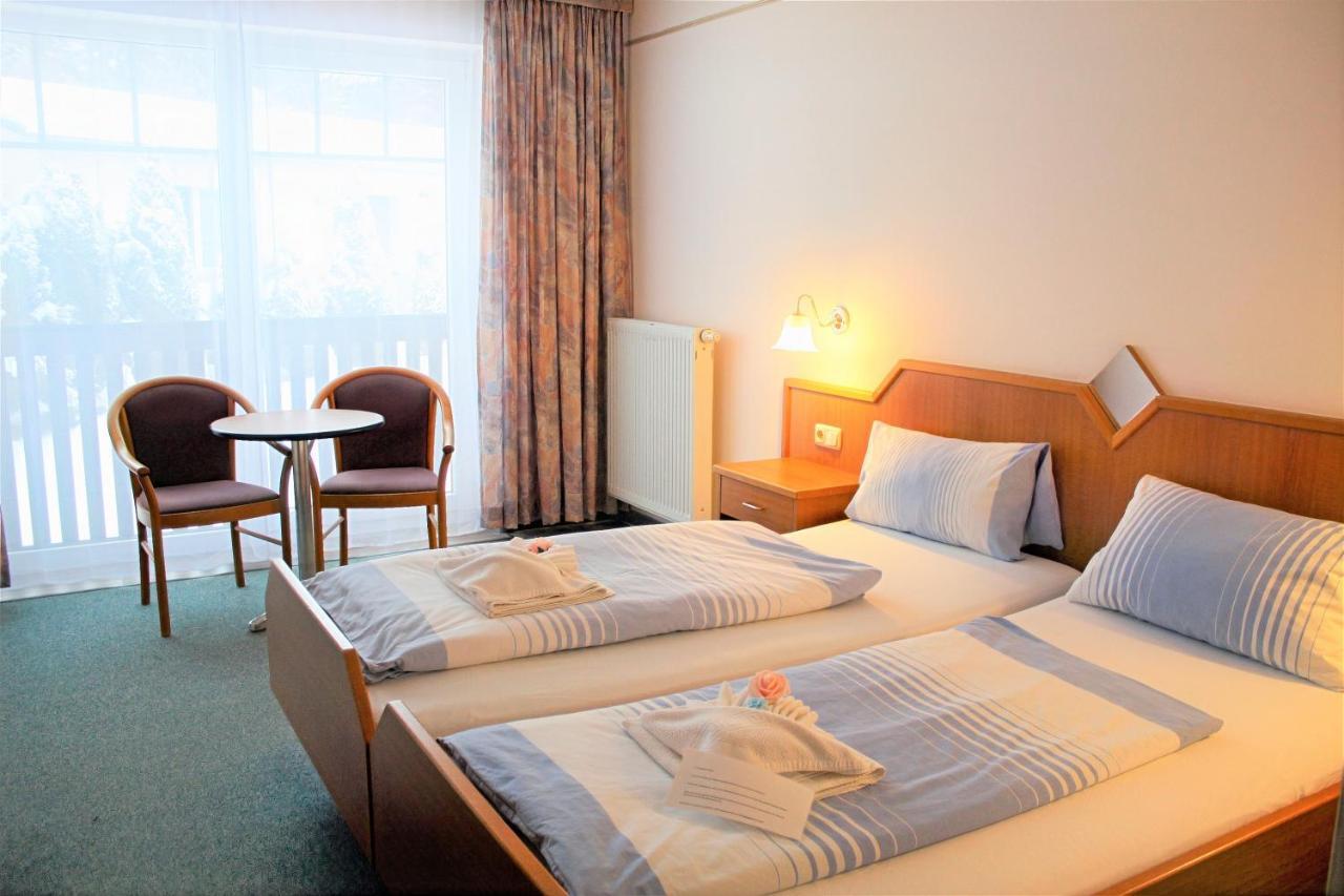 Waldhotel Feldbachtal ノイウハウス・アム・レンヴェーク エクステリア 写真