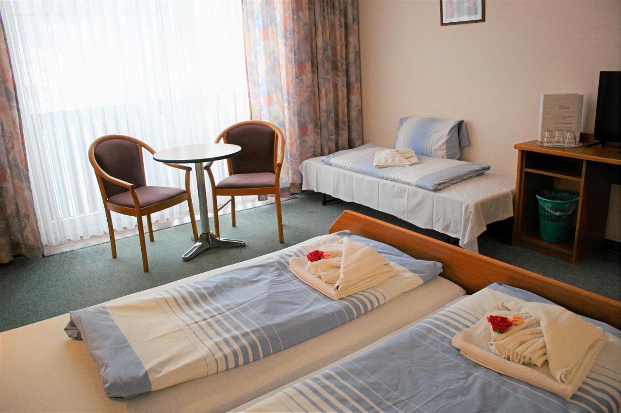 Waldhotel Feldbachtal ノイウハウス・アム・レンヴェーク エクステリア 写真